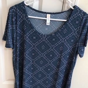 Medium LuLaRoe Classic Tee, never been worn!